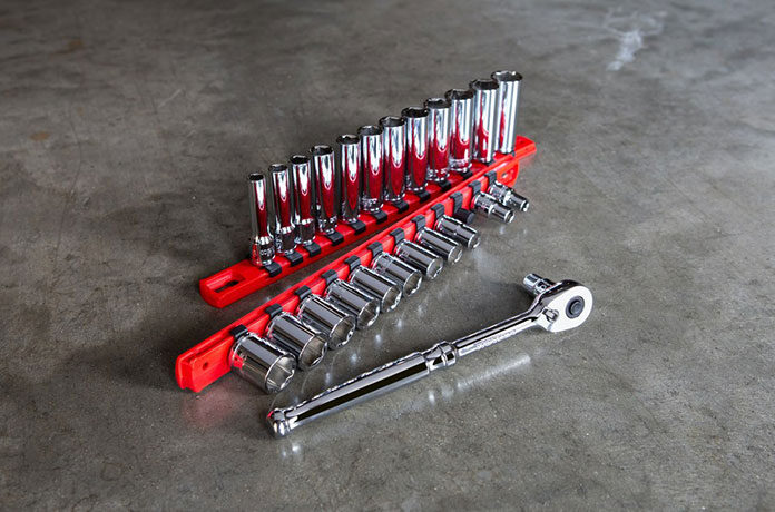 Wyposażenie warsztatów samochodowych - gdzie najlepiej zamawiać? Wyposażenie warsztatów samochodowych