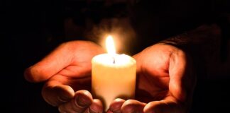 Co oznacza świeca młot?