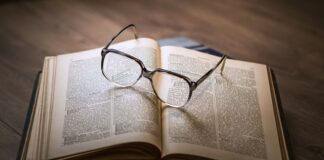 Jakie cechy powinna spełniać informacja wykorzystywana w procesie zarządzania ryzykiem w banku?